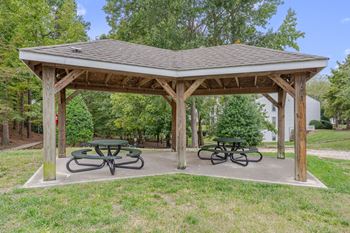 Summer kitchen and picnic area